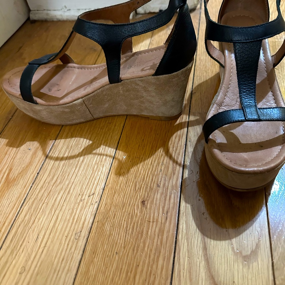 Leather and suede wedged sandals